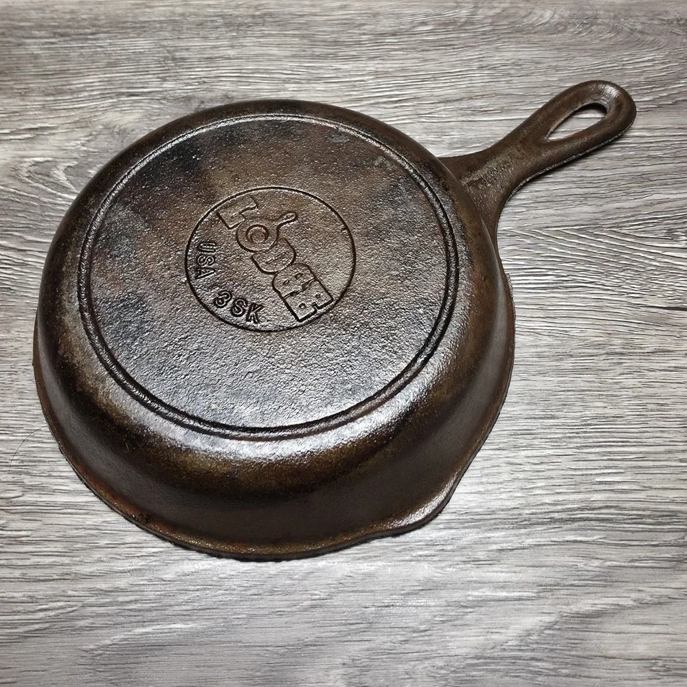 Vintage Lodge 3SK Cast iron Skillet 6.5